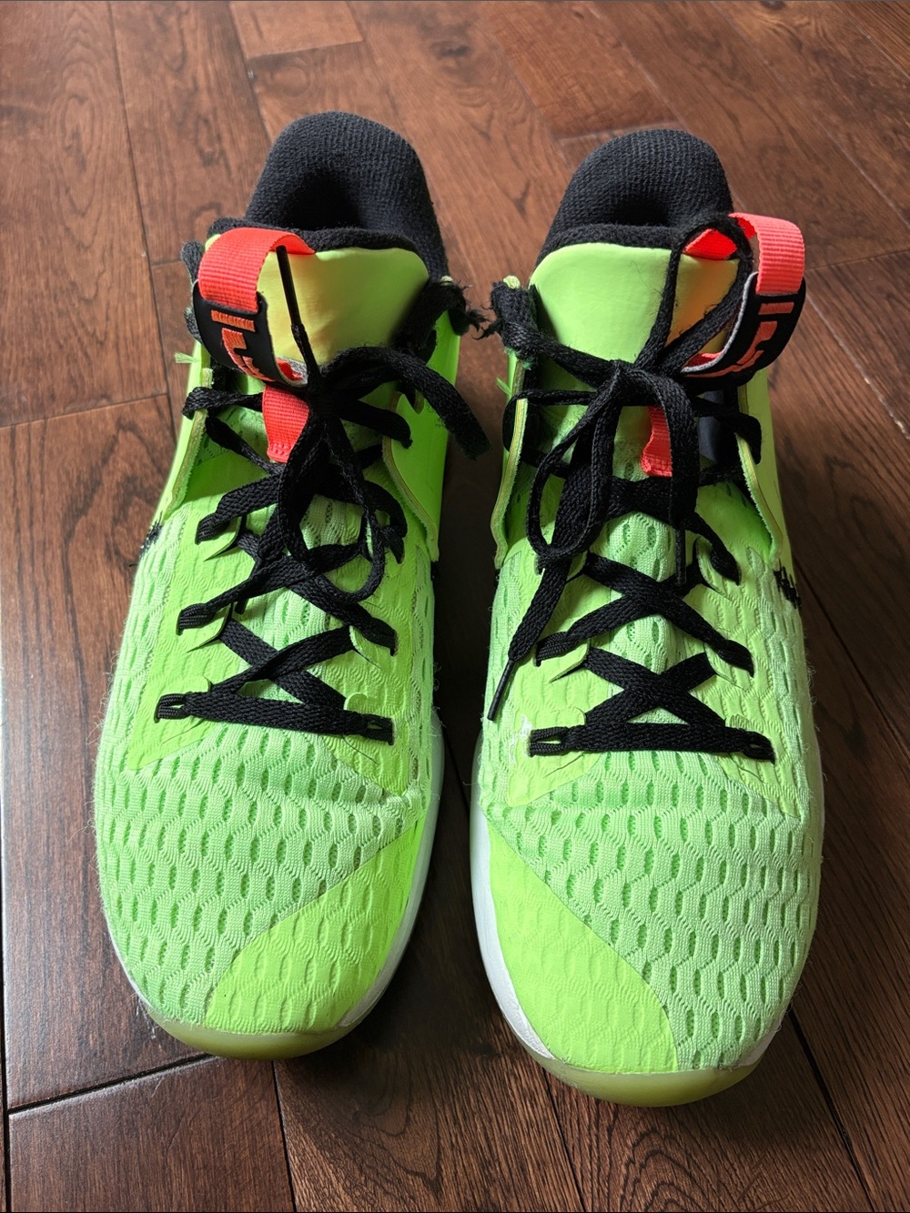 Nike LeBron Witness 5 ‘Grinch’ Basketball Shoes Men’s Size 11.5 Used with Box